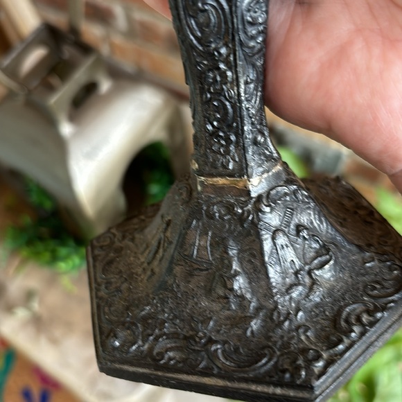 Antique silver plated Fluted Dutch Scene Vase with hexagon base - Picture 6 of 10